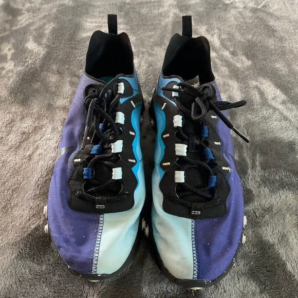 Nike Shoes - Super unique Nike react two toned shoes